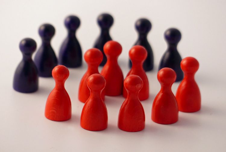 Con noi o contro di noi?