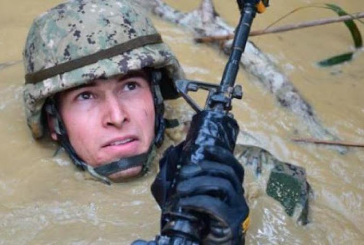 Se sei nel fango fino al collo, inizia a cantare